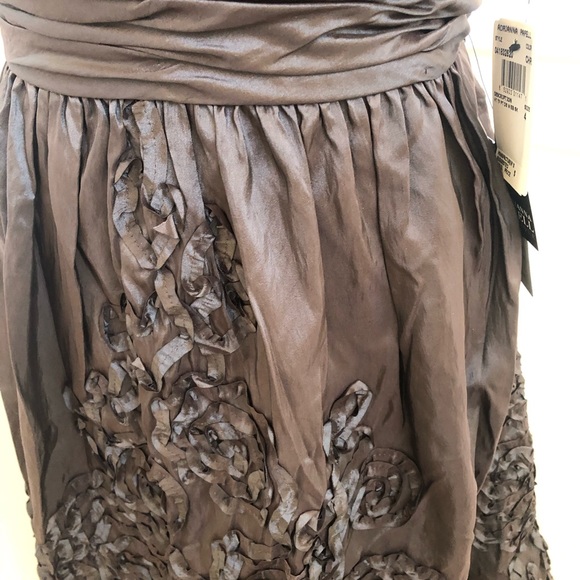 Adrianna Papell Rosette Halter Formal Dress Sz 4 - Picture 3 of 5